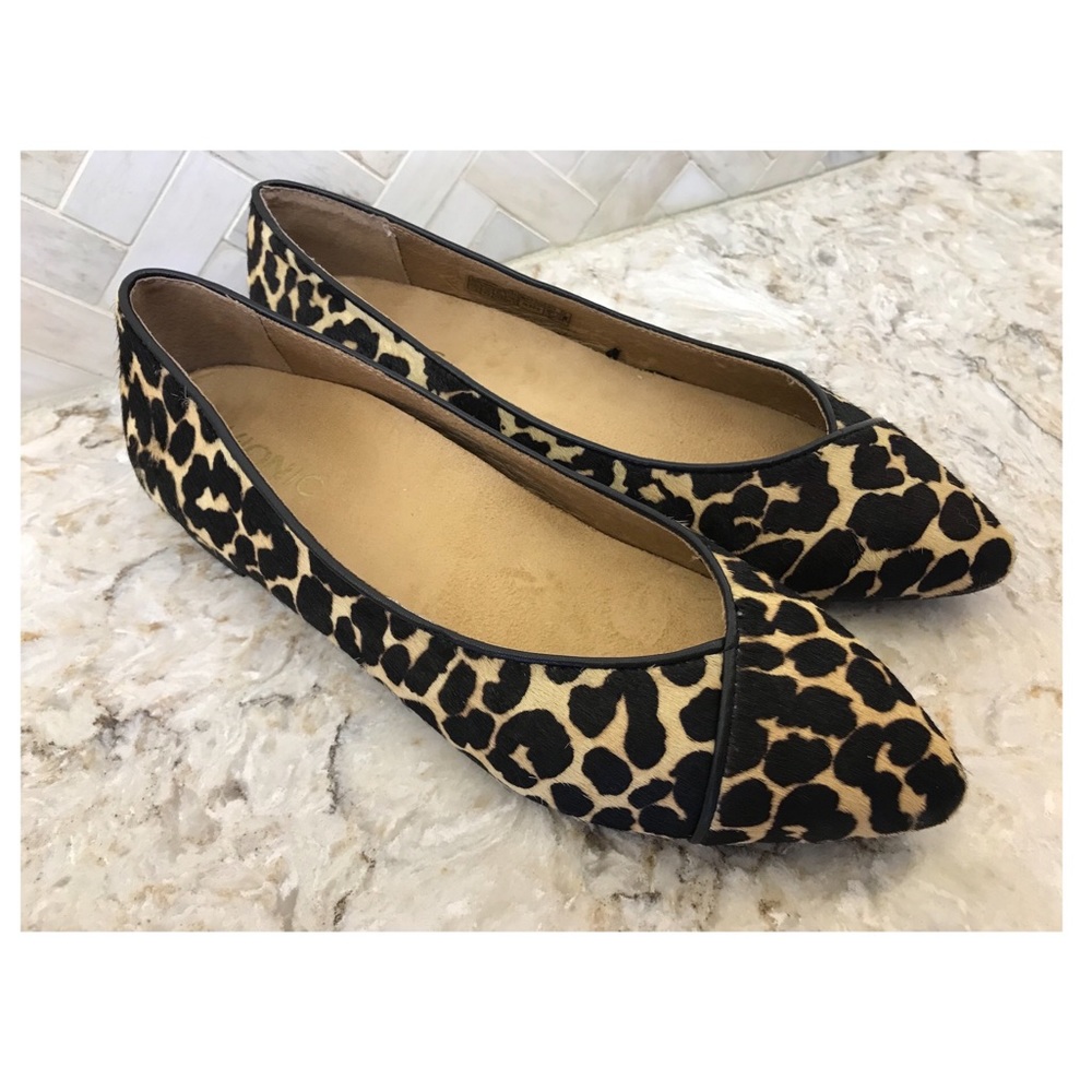 Vionic Gen Caballo leopard flats size 7.5